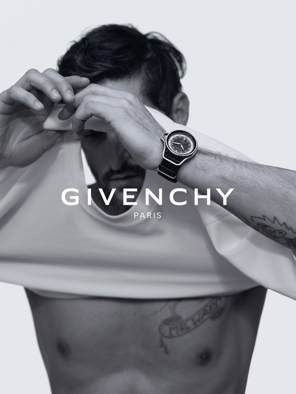 Reklama na hodinky Givenchy Seventeen Titanium